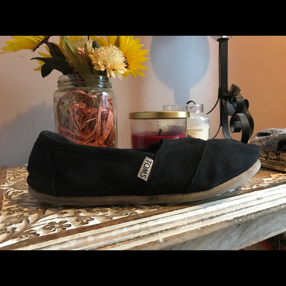 Black toms.